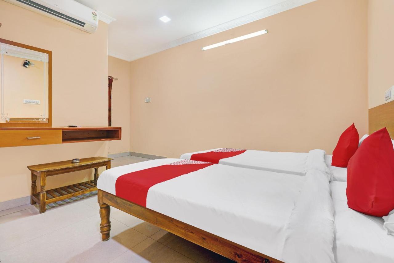 Oyo 81409 Hotel Sivajothi 투티코린 외부 사진