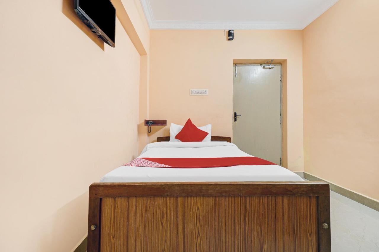 Oyo 81409 Hotel Sivajothi 투티코린 외부 사진