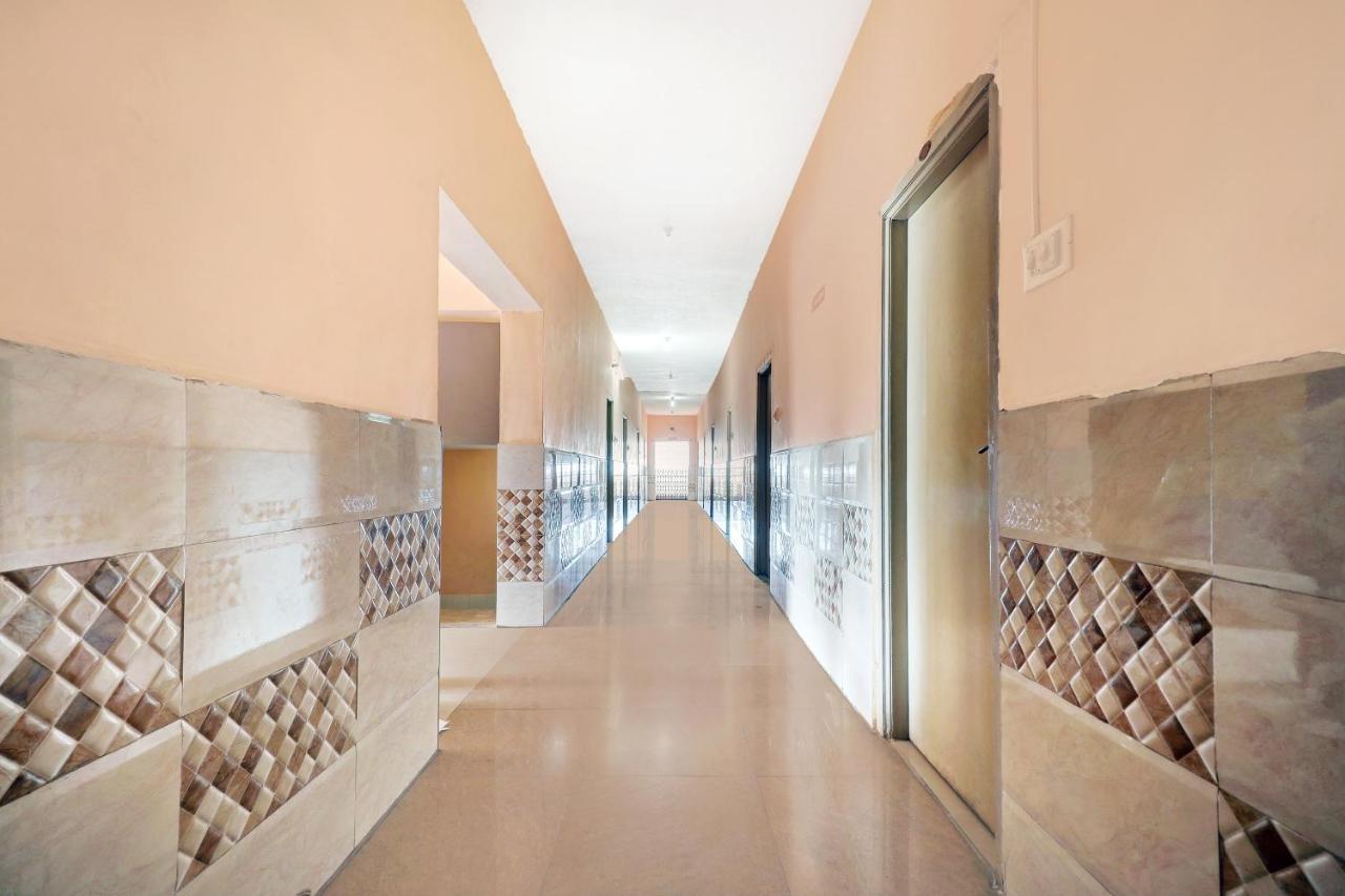Oyo 81409 Hotel Sivajothi 투티코린 외부 사진